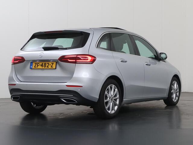 Mercedes-Benz B-KLASSE 180 | Panoramadak | Widescreen | Stoelverwarming | 360 camera | Verwarmd stuur |
