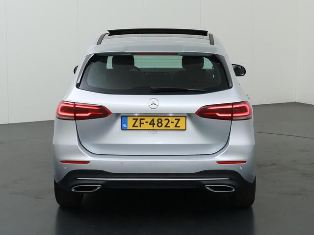 Mercedes-Benz B-KLASSE 180 | Panoramadak | Widescreen | Stoelverwarming | 360 camera | Verwarmd stuur |