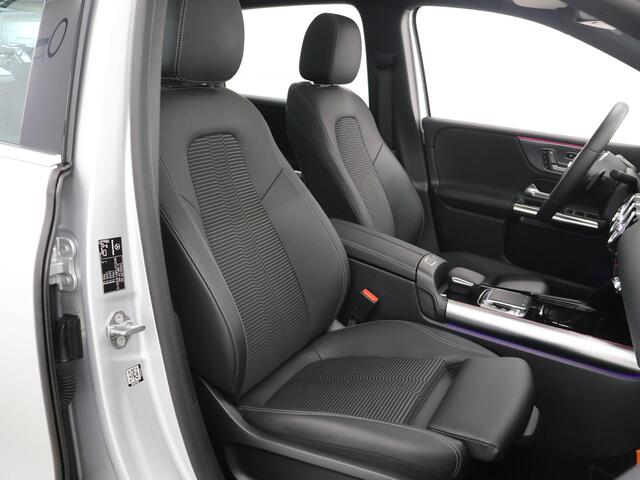 Mercedes-Benz B-KLASSE 180 | Panoramadak | Widescreen | Stoelverwarming | 360 camera | Verwarmd stuur |