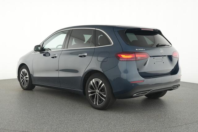 Mercedes-Benz B-KLASSE 250 e Plug-In Hybride Trekhaak | Panorama Schuif-Kanteldak | MultiBeam Ledkoplampen | Sfeerverlichting | Parkeerpakket met 360°-camera. Inclusief 24 maanden Mercedes-Benz Certified garantie voor Europa.