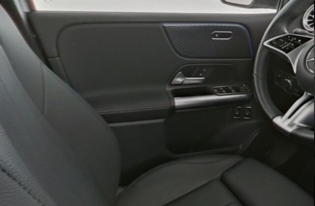 Mercedes-Benz B-KLASSE 250 e Plug-In Hybride Trekhaak | Panorama Schuif-Kanteldak | MultiBeam Ledkoplampen | Sfeerverlichting | Parkeerpakket met 360°-camera. Inclusief 24 maanden Mercedes-Benz Certified garantie voor Europa.