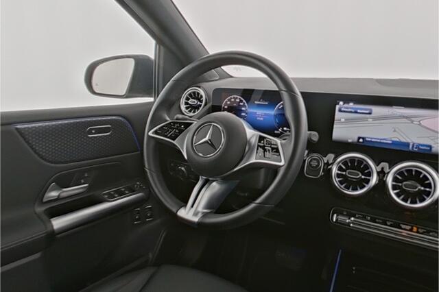 Mercedes-Benz B-KLASSE 250 e Plug-In Hybride Trekhaak | Panorama Schuif-Kanteldak | MultiBeam Ledkoplampen | Sfeerverlichting | Parkeerpakket met 360°-camera. Inclusief 24 maanden Mercedes-Benz Certified garantie voor Europa.
