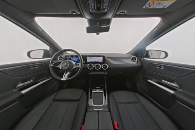 Mercedes-Benz B-KLASSE 250 e Plug-In Hybride Trekhaak | Panorama Schuif-Kanteldak | MultiBeam Ledkoplampen | Sfeerverlichting | Parkeerpakket met 360°-camera. Inclusief 24 maanden Mercedes-Benz Certified garantie voor Europa.