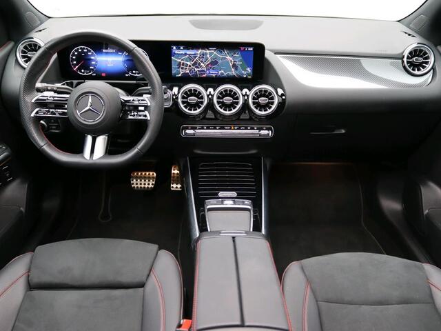 Mercedes-Benz B-KLASSE 250 e Business Solution AMG AMG Line | Panoramadak | Parkeerpakket met achteruitrijcamera | Sfeerverlichting | EASY PACK achterklep | MultiBeam Ledkoplampen. Inclusief 24 maanden MB Certified garantie voor Europa.