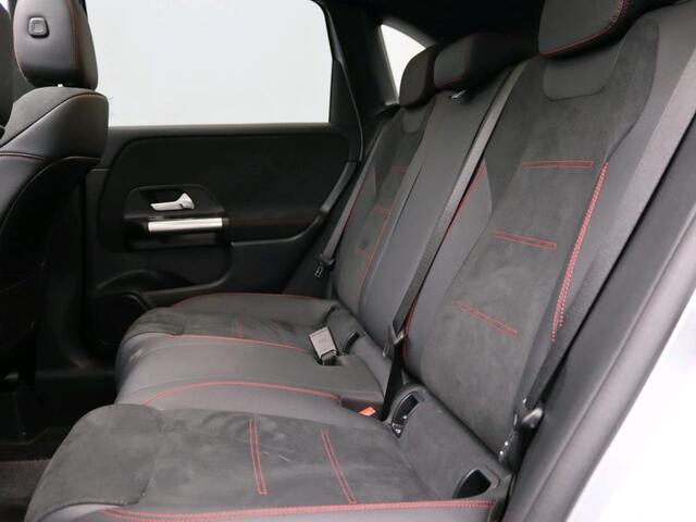 Mercedes-Benz B-KLASSE 250 e Business Solution AMG AMG Line | Panoramadak | Parkeerpakket met achteruitrijcamera | Sfeerverlichting | EASY PACK achterklep | MultiBeam Ledkoplampen. Inclusief 24 maanden MB Certified garantie voor Europa.
