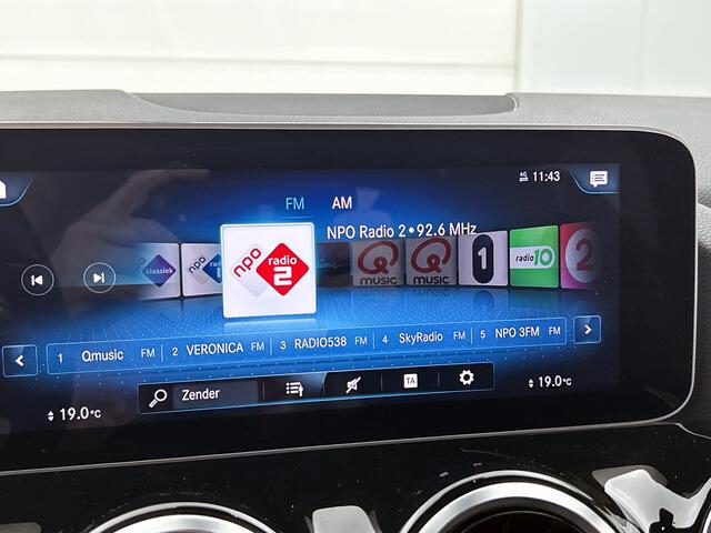 Mercedes-Benz B-KLASSE 180 Business Solution AMG | AMG Line | Trekhaak | Stoelverwarming | Cruise Control | Inclusief 24 maanden Mercedes-Benz Certified garantie voor Europa.
