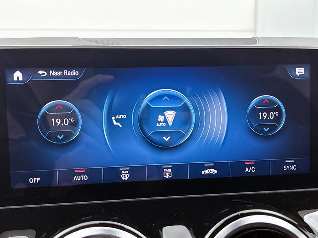 Mercedes-Benz B-KLASSE 180 Business Solution AMG | AMG Line | Trekhaak | Stoelverwarming | Cruise Control | Inclusief 24 maanden Mercedes-Benz Certified garantie voor Europa.
