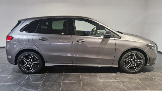 Mercedes-Benz B-KLASSE 250 e AMG Line Navigatie | Electrische stoelen met geheugen | Night pakket | Electrische trekhaak | Sfeerverlichting | Camera