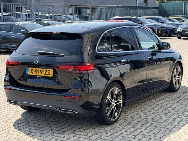 Mercedes-Benz B-KLASSE 180 Luxury Line | LED | Leder | Lichtmetalen velgen 18" | Trekhaak elektrisch wegklapbaar