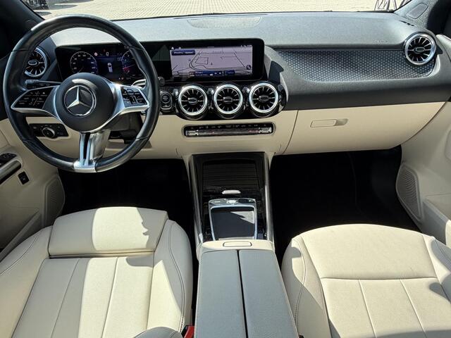 Mercedes-Benz B-KLASSE 180 Luxury Line | LED | Leder | Lichtmetalen velgen 18" | Trekhaak elektrisch wegklapbaar