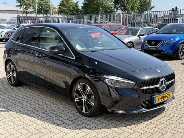 Mercedes-Benz B-KLASSE 180 Luxury Line | LED | Leder | Lichtmetalen velgen 18" | Trekhaak elektrisch wegklapbaar