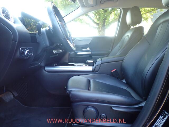 Mercedes-Benz B-KLASSE 200 Business Solution Luxury / SPORTLEER / SFEERVERLICHTING / NAVI / STOELVERWARMING