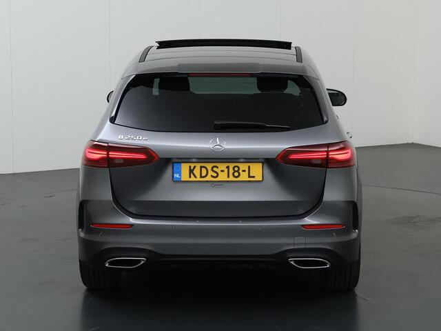 Mercedes-Benz B-KLASSE 250e Business Solution AMG | Panoramaschuifdak | Night | Winter pakket | Trekhaak | Stoelverwarming |