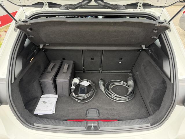 Mercedes-Benz B-KLASSE 250 e 18''/Leder/Stoelverwarming/Camera/Sfeerverlichting/Apple Carplay & Android Auto