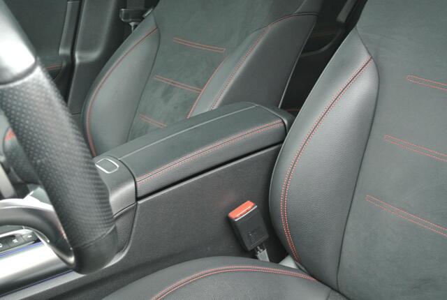 Mercedes-Benz B-KLASSE 200 Business Solution AMG | Panoramadak | Sfeerverlichting | Memory Seats |