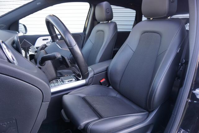 Mercedes-Benz B-KLASSE 220 Launch Edition Premium Plus Climate / Navi / Pano / Camera / Stoelverw. / Sfeerverl. / Memory / Trekhaak / Lm velgen / NAP