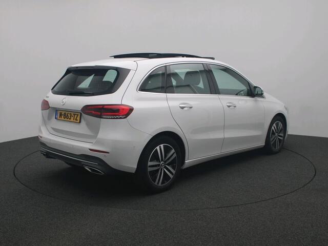 Mercedes-Benz B-KLASSE 180 Premium Plus Ledkoplampen | Parkeerpakket met achteruitrijcamera | Sfeerverlichting | Panorama Schuif-Kanteldak | Sound system. Inclusief 24 maanden Mercedes-Benz Certified garantie voor Europa.