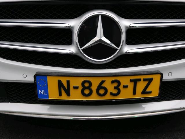 Mercedes-Benz B-KLASSE 180 Premium Plus Ledkoplampen | Parkeerpakket met achteruitrijcamera | Sfeerverlichting | Panorama Schuif-Kanteldak | Sound system. Inclusief 24 maanden Mercedes-Benz Certified garantie voor Europa.