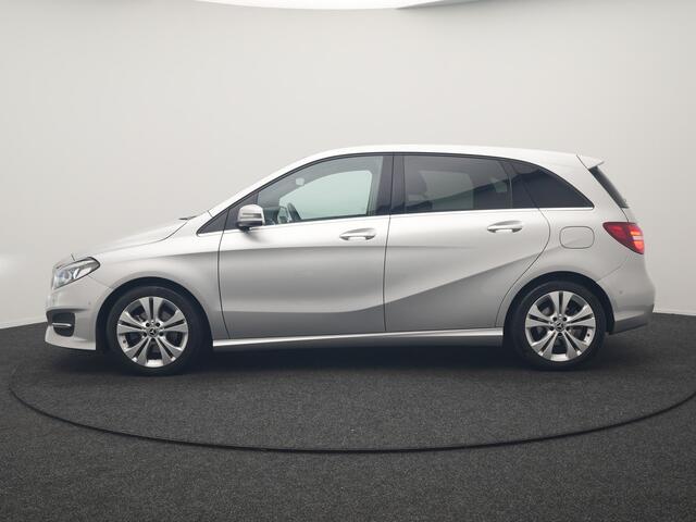 Mercedes-Benz B-KLASSE 180 123pk Dealer O.H | Trekhaak | Camera | Cruise Control | Led Koplampen | Navigatie | Lederen Sportstoelen | 17"L.M |
