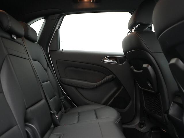 Mercedes-Benz B-KLASSE 180 123pk Dealer O.H | Trekhaak | Camera | Cruise Control | Led Koplampen | Navigatie | Lederen Sportstoelen | 17"L.M |