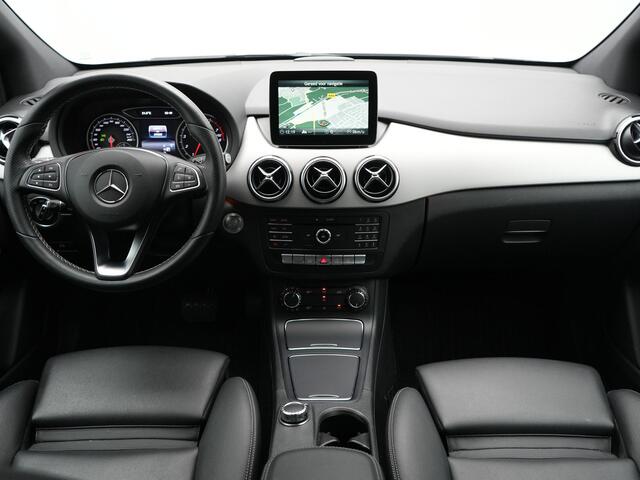 Mercedes-Benz B-KLASSE 180 123pk Dealer O.H | Trekhaak | Camera | Cruise Control | Led Koplampen | Navigatie | Lederen Sportstoelen | 17"L.M |