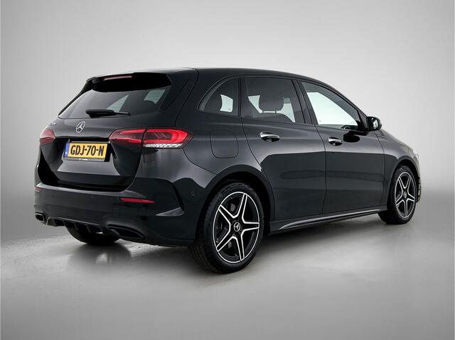 Mercedes-Benz B-KLASSE 250 e AMG Plug-In Hybride LIchtmetalen velgen | navigatie | MBUX wide screen| Sfeerverlichting | Night Pakket | Neerklapbare ach Inclusief 24 maanden MB Certified garantie voor Europa.