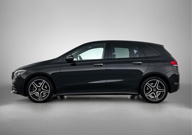 Mercedes-Benz B-KLASSE 250 e AMG Plug-In Hybride LIchtmetalen velgen | navigatie | MBUX wide screen| Sfeerverlichting | Night Pakket | Neerklapbare ach Inclusief 24 maanden MB Certified garantie voor Europa.