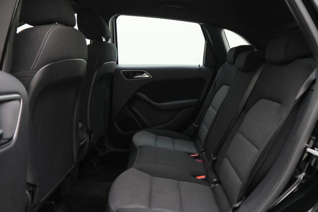 Mercedes-Benz B-KLASSE 180 Business Solution Camera, Navigatie, Stoelverwarming, Cruise, PDC