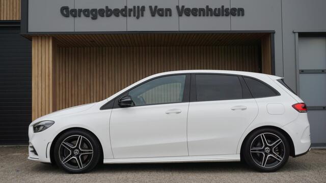Mercedes-Benz B-KLASSE 220 192pk AMG line Burmeister Widescreen pdc Led Keyless *85293km* Cruise Trekhaak 18 inch LM *NL auto*