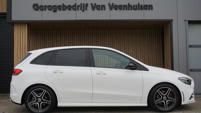 Mercedes-Benz B-KLASSE 220 192pk AMG line Burmeister Widescreen pdc Led Keyless *85293km* Cruise Trekhaak 18 inch LM *NL auto*