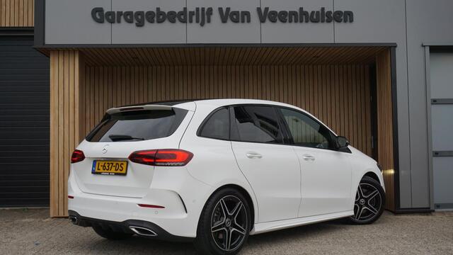 Mercedes-Benz B-KLASSE 220 192pk AMG line Burmeister Widescreen pdc Led Keyless *85293km* Cruise Trekhaak 18 inch LM *NL auto*