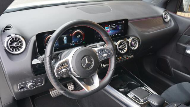 Mercedes-Benz B-KLASSE 220 192pk AMG line Burmeister Widescreen pdc Led Keyless *85293km* Cruise Trekhaak 18 inch LM *NL auto*