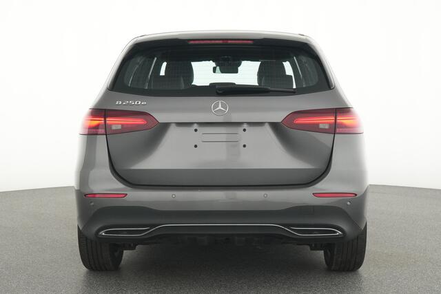 Mercedes-Benz B-KLASSE 250 e Business Plug-In Hybride Ledkoplampen | Parkeerpakket met achteruitrijcamera | Stoelverwarming | Elektrisch inklapbare buitenspiegels. Inclusief 24 maanden Mercedes-Benz Certified garantie voor Europa.