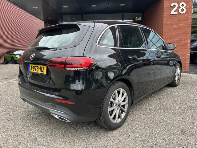 Mercedes-Benz B-KLASSE 180 Advantage // FULL LED // NAVI + CARPLAY // CAMERA // PDC V+A // STOELVERWARMING // ELEK. KOFFERKLEP