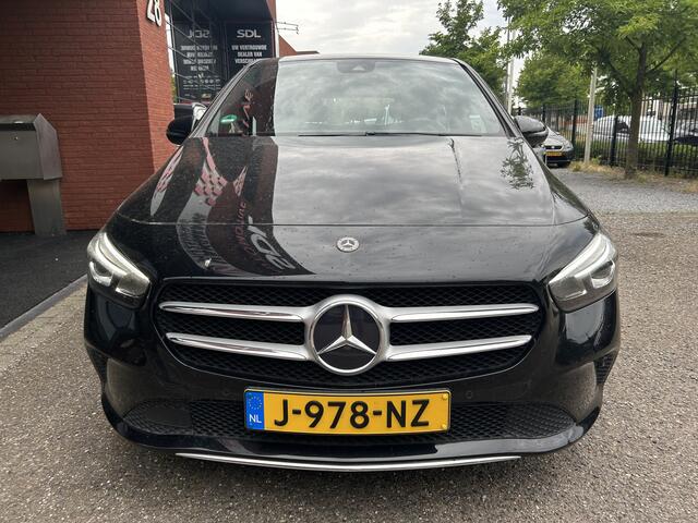 Mercedes-Benz B-KLASSE 180 Advantage // FULL LED // NAVI + CARPLAY // CAMERA // PDC V+A // STOELVERWARMING // ELEK. KOFFERKLEP