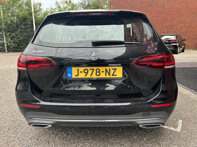 Mercedes-Benz B-KLASSE 180 Advantage // FULL LED // NAVI + CARPLAY // CAMERA // PDC V+A // STOELVERWARMING // ELEK. KOFFERKLEP