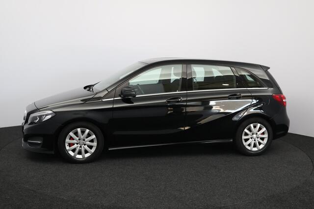 Mercedes-Benz B-KLASSE 180 d/ EERSTE EIGENAAR!/ D-Riem verv: 97.000 KM!/ Camera/ Apple + Android/ Zwarte-Hemel/ LED Koplampen/ PDC V+A/ Stoelverw./ Keyless-GO/ Cruise/ Bluetooth/ Multi. LEDER. Stuur/ Chroom.