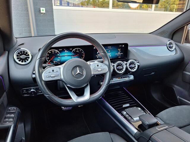 Mercedes-Benz B-KLASSE 180 Business Solution AMG | Panoramadak | Trekhaak Afneembaar | Night Pakket | Achteruitrijcamera | Memory Pakket | Sfeerverlichting | Stoelverwarming | Advanced Sound System | Dodehoekassistentie | Multibeam LED | Keyless-GO | Elektrisch Bedienbare Achte