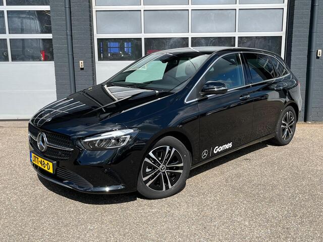 Mercedes-Benz B-KLASSE 250 e Business Solution Luxury Line | Dodehoekassistent | Stoelverwarming | Sfeerverlichting | Apple CarPlay | Android Auto | Donkergetint Glas Achter | Elektrische Achterklep | Elektrisch Inklapbare Buitenspiegels | Achteruitrijcamera | Parkeersensoren