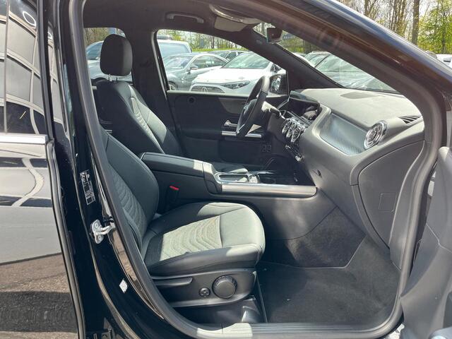 Mercedes-Benz B-KLASSE 250 e Business Solution Luxury Line | Dodehoekassistent | Stoelverwarming | Sfeerverlichting | Apple CarPlay | Android Auto | Donkergetint Glas Achter | Elektrische Achterklep | Elektrisch Inklapbare Buitenspiegels | Achteruitrijcamera | Parkeersensoren