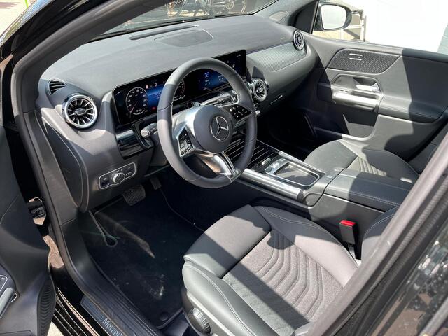 Mercedes-Benz B-KLASSE 250 e Business Solution Luxury Line | Dodehoekassistent | Stoelverwarming | Sfeerverlichting | Apple CarPlay | Android Auto | Donkergetint Glas Achter | Elektrische Achterklep | Elektrisch Inklapbare Buitenspiegels | Achteruitrijcamera | Parkeersensoren