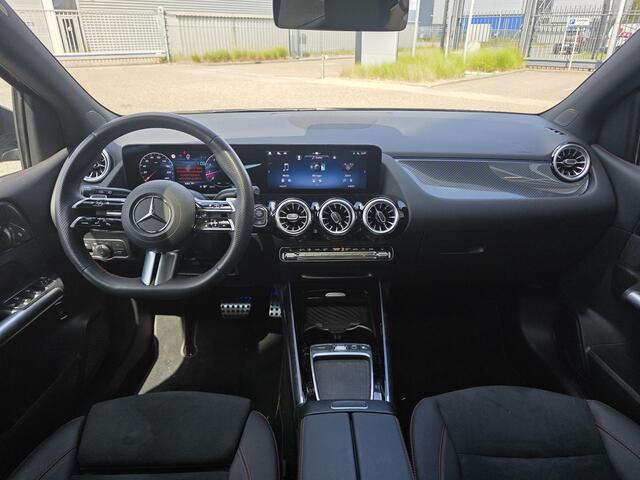 Mercedes-Benz B-KLASSE 180 Business Solution AMG | Trekhaak | Panoramadak