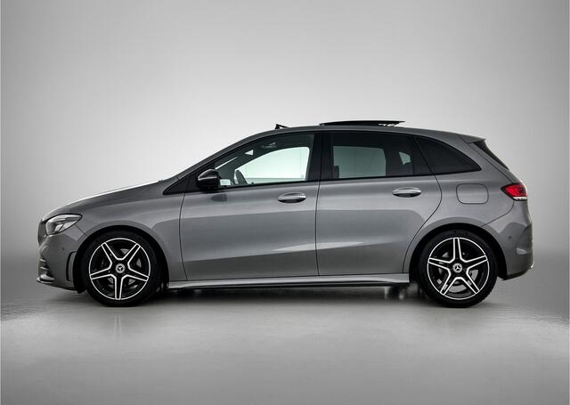 Mercedes-Benz B-KLASSE 180 AMG Nightpakket | Panoramadak | Stoelverwarming | Augmented Reality | LED | Parkeerpakket met Camera | Inclusief 12 Maanden Garantie.