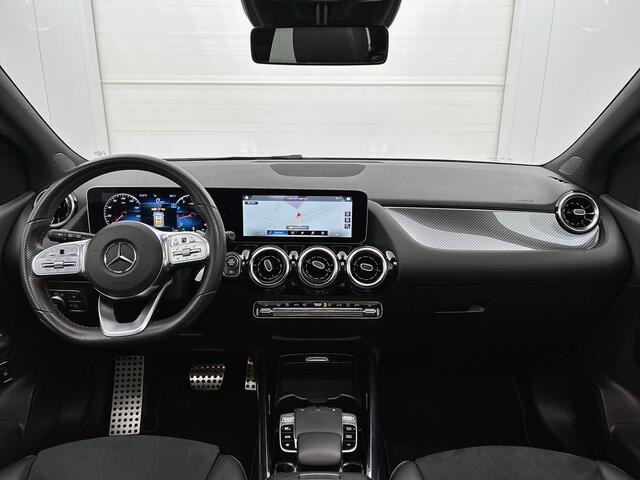 Mercedes-Benz B-KLASSE 180 AMG Nightpakket | Panoramadak | Stoelverwarming | Augmented Reality | LED | Parkeerpakket met Camera | Inclusief 12 Maanden Garantie.
