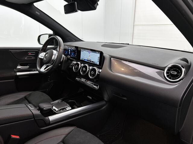 Mercedes-Benz B-KLASSE 180 AMG Nightpakket | Panoramadak | Stoelverwarming | Augmented Reality | LED | Parkeerpakket met Camera | Inclusief 12 Maanden Garantie.