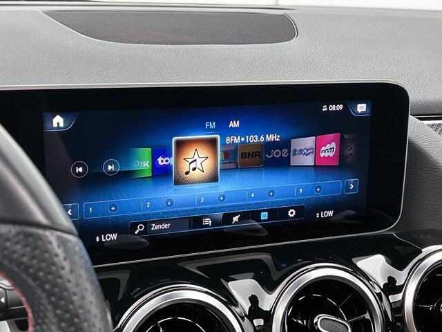 Mercedes-Benz B-KLASSE 180 AMG Nightpakket | Panoramadak | Stoelverwarming | Augmented Reality | LED | Parkeerpakket met Camera | Inclusief 12 Maanden Garantie.