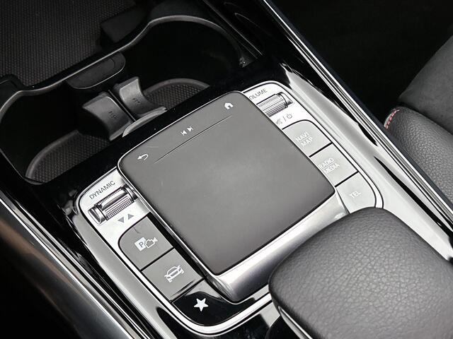 Mercedes-Benz B-KLASSE 180 AMG Nightpakket | Panoramadak | Stoelverwarming | Augmented Reality | LED | Parkeerpakket met Camera | Inclusief 12 Maanden Garantie.