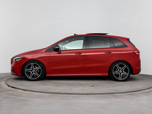 Mercedes-Benz B-KLASSE 180 Business Solution AMG | Schuif/kanteldak | Achteruitrij camera | Cruise control | Stoelverwarming | Navigatie |