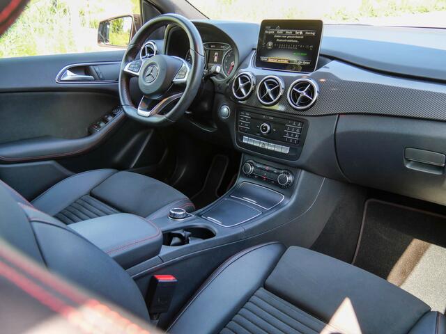 Mercedes-Benz B-KLASSE 180 Business Solution AMG Upgrade Edition | CAMERA | TREKHAAK | NAVIGATIE |