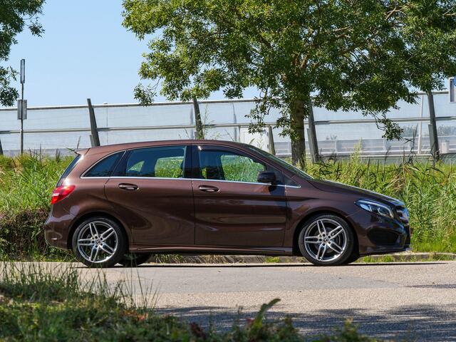Mercedes-Benz B-KLASSE 180 Business Solution AMG Upgrade Edition | CAMERA | TREKHAAK | NAVIGATIE |